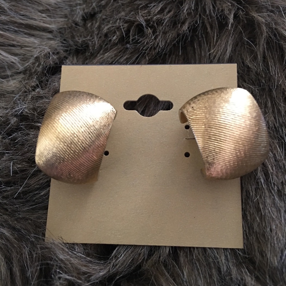 Vintage textured gold tone hoop style earrings